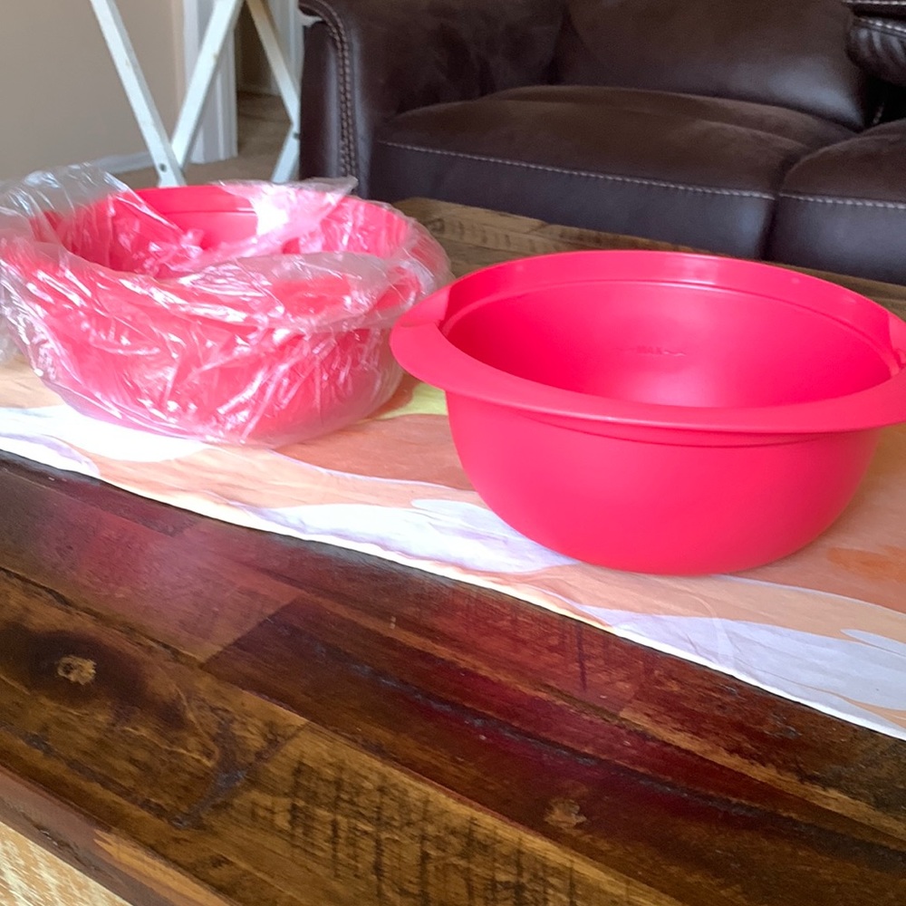 Tupperware pink bowls